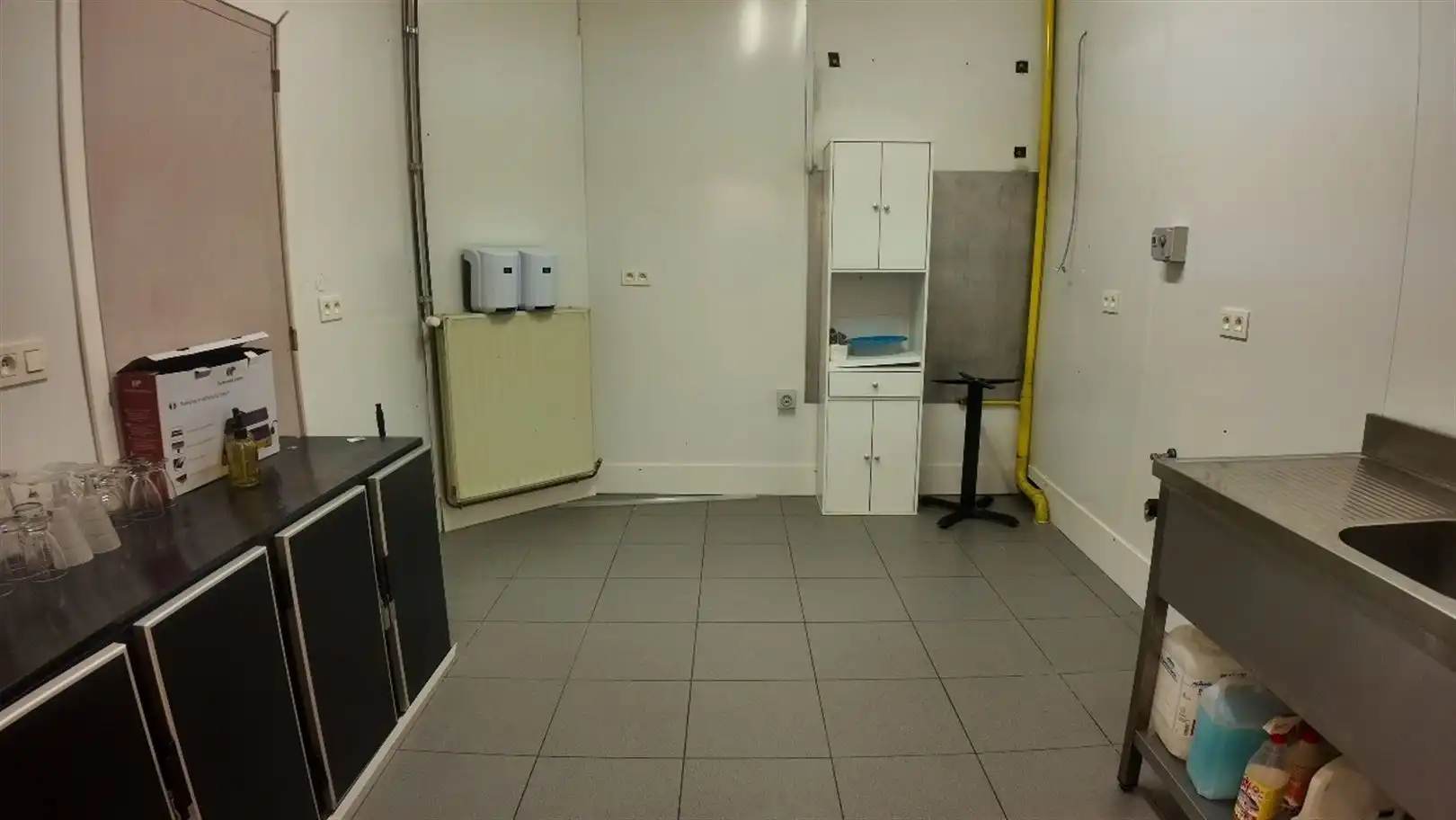 Café/taverne + appartement foto 6