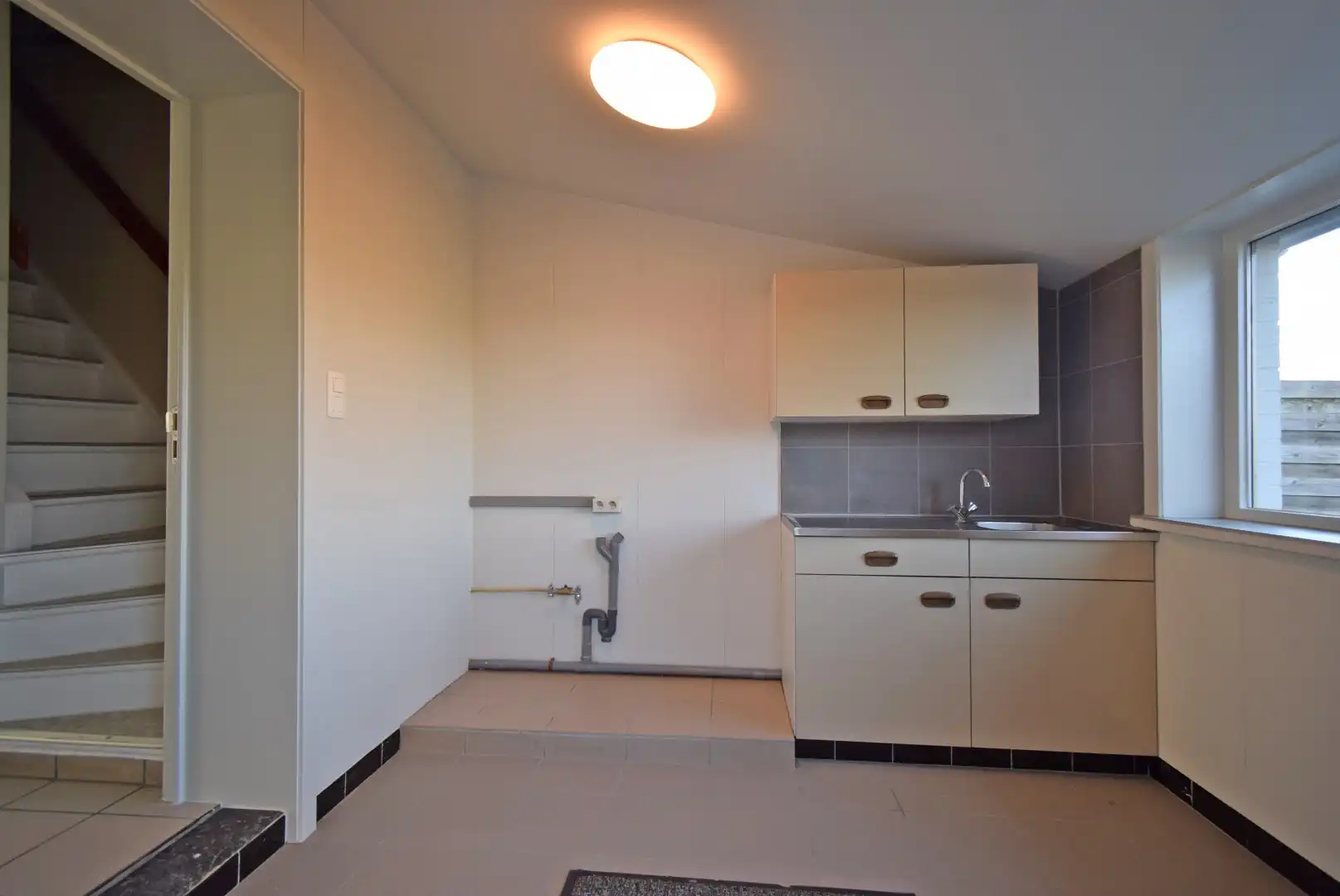 COMFORTABELE WONING MET GARAGE EN GROTE TUIN foto 5