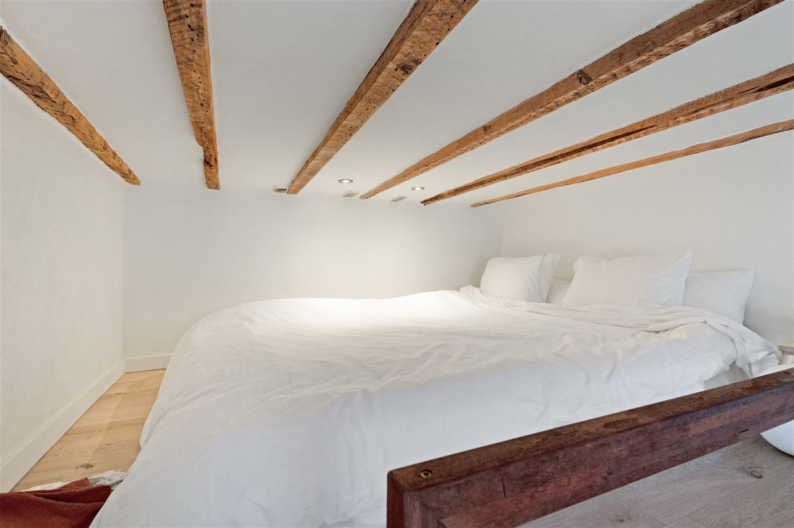 Instapklare woning met terras en 5 slaapkamers in Gent! foto 12