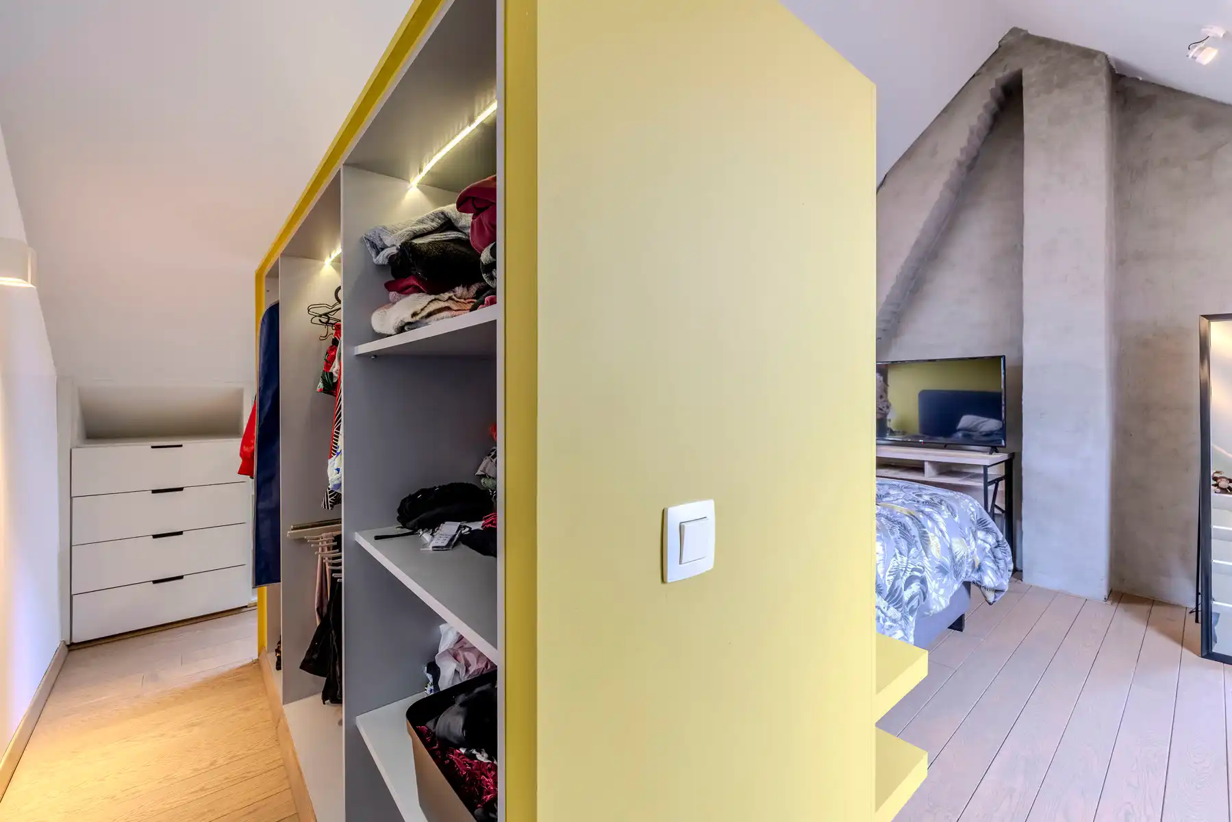 Gerenoveerde woning met o.a. 3 slaapkamers foto 21