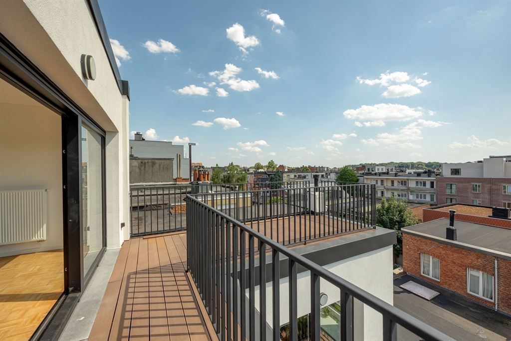 Nieuwbouw penthouse met tof terras foto 8