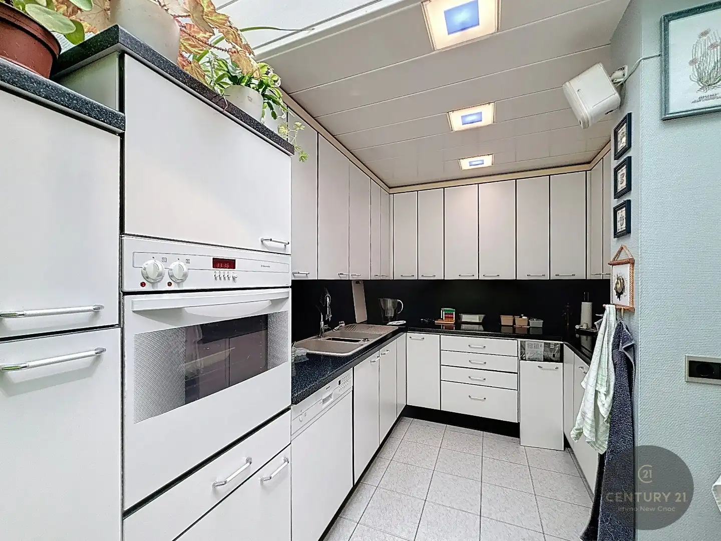 Te renoveren ruime woning met 4 slaapkamers in het hart van Oud-Knokke  foto 5