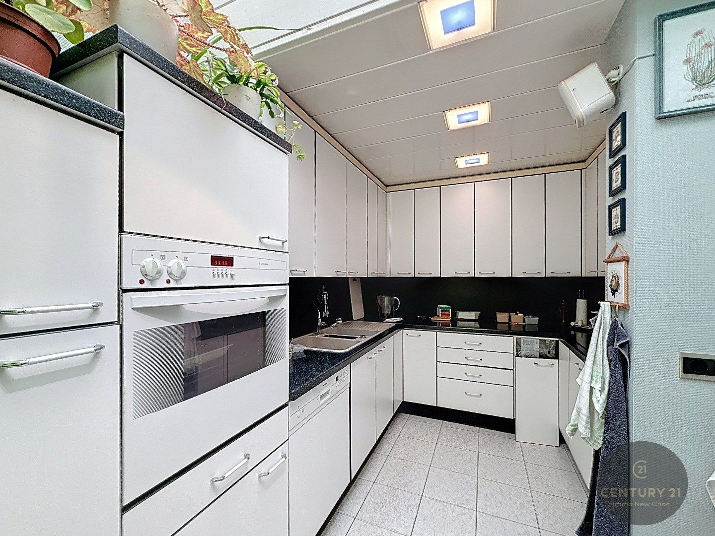 Te renoveren ruime woning met 4 slaapkamers in het hart van Oud-Knokke  foto 5