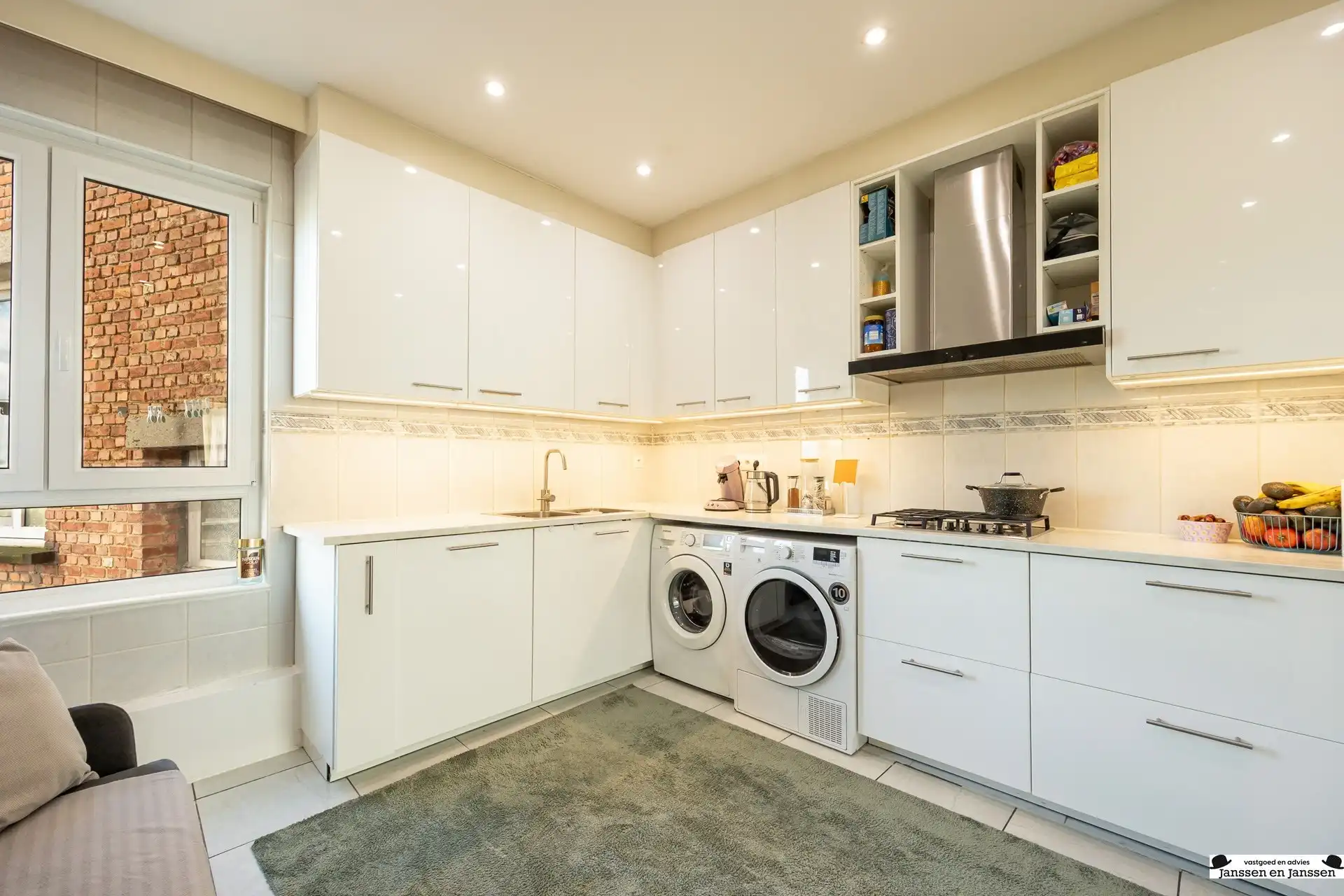 Gerenoveerd 2-slaapkamer appartement te Merksem foto 8