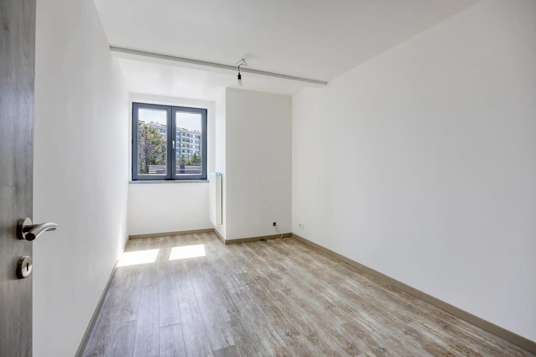 Nieuwbouw triplex met 4 slaap- en badkamers, tuin en parking foto 18