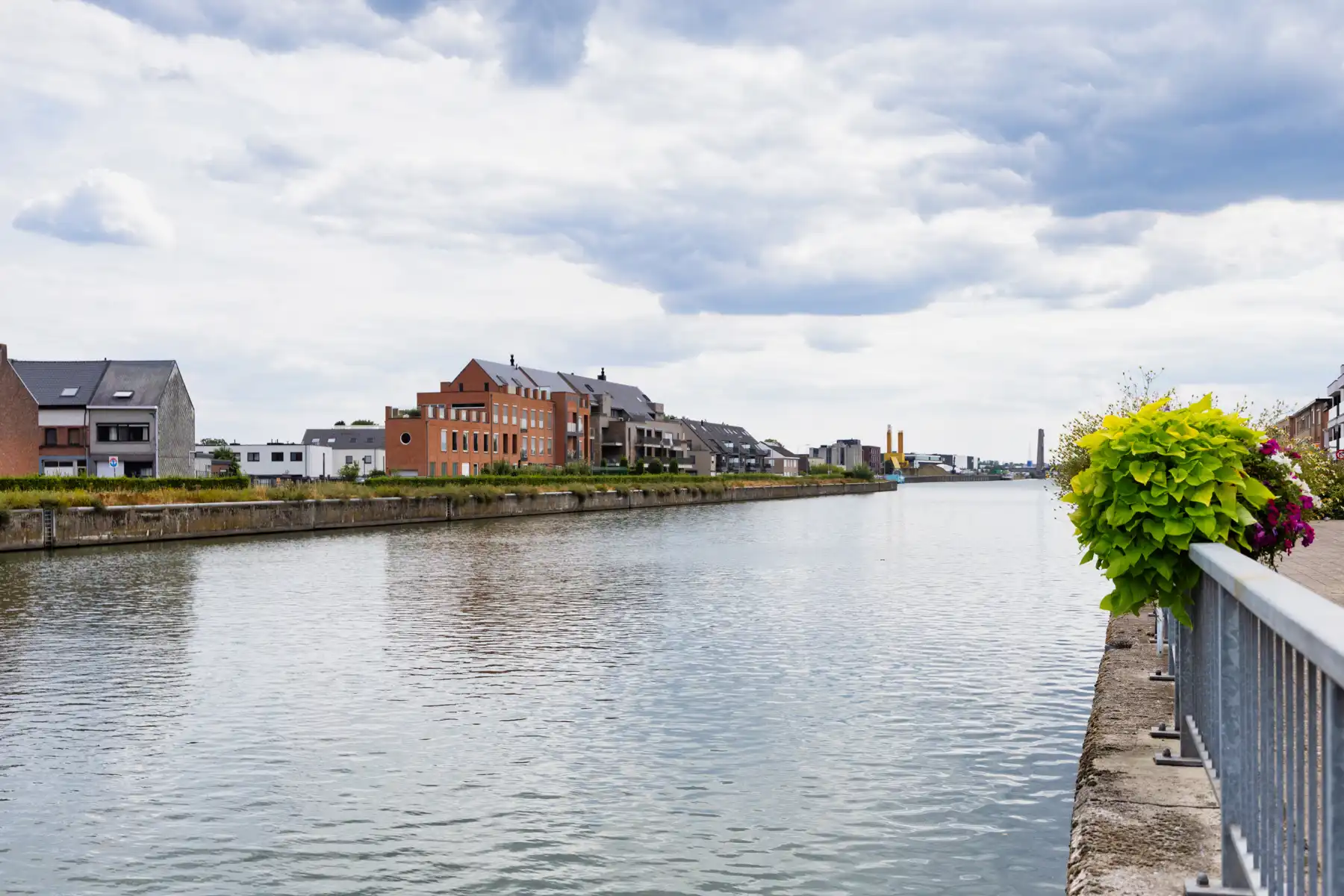 Wonen aan het water met een tuin die blijft verrassen foto 2