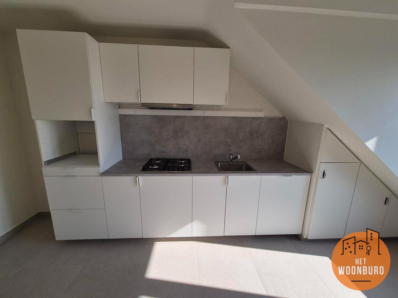 Appartement 2e verd. met 2 slpks, kelder en autostaanplaats foto 6