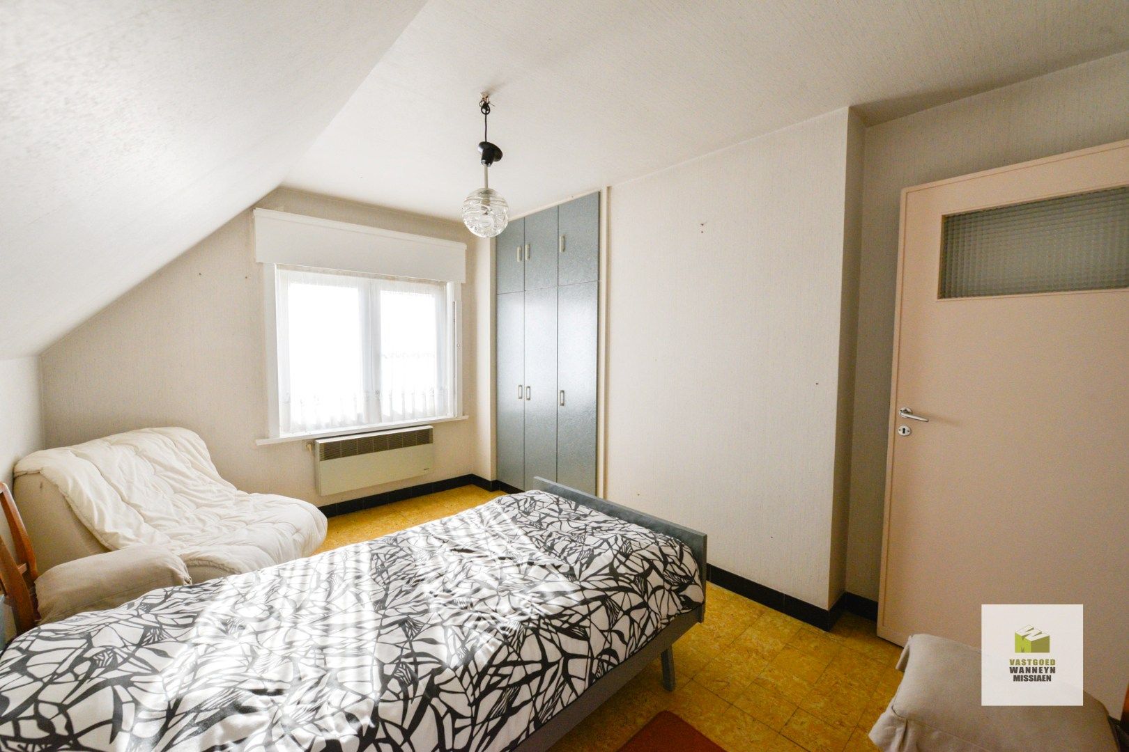 Woning met 4 slaapkamers, garage + bijgebouw +/- 220 m2 (incl verdieping) foto 12