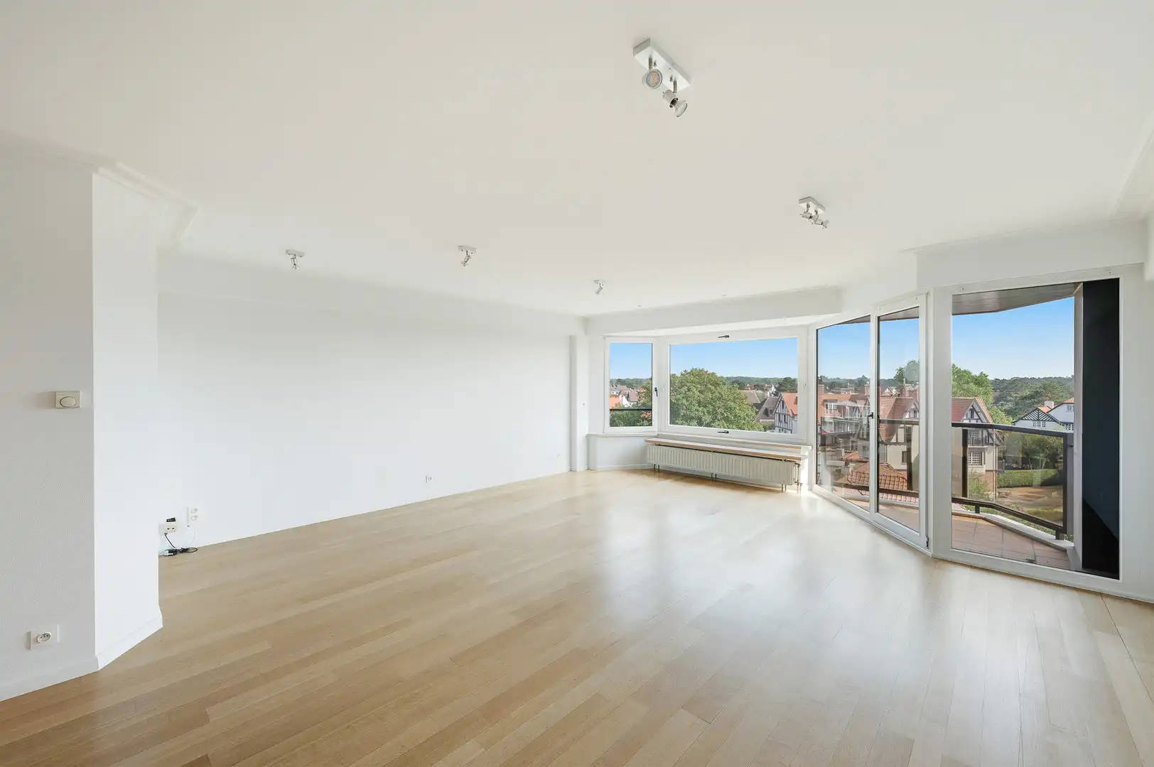 Instapklaar zuidgericht appartement met open zichten over het Zoute. foto 2