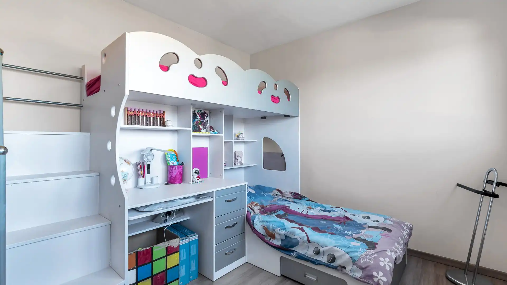 Trendy gezinswoning met open leefruimte, 4 slaapkamers en vrijstaande garage foto 27