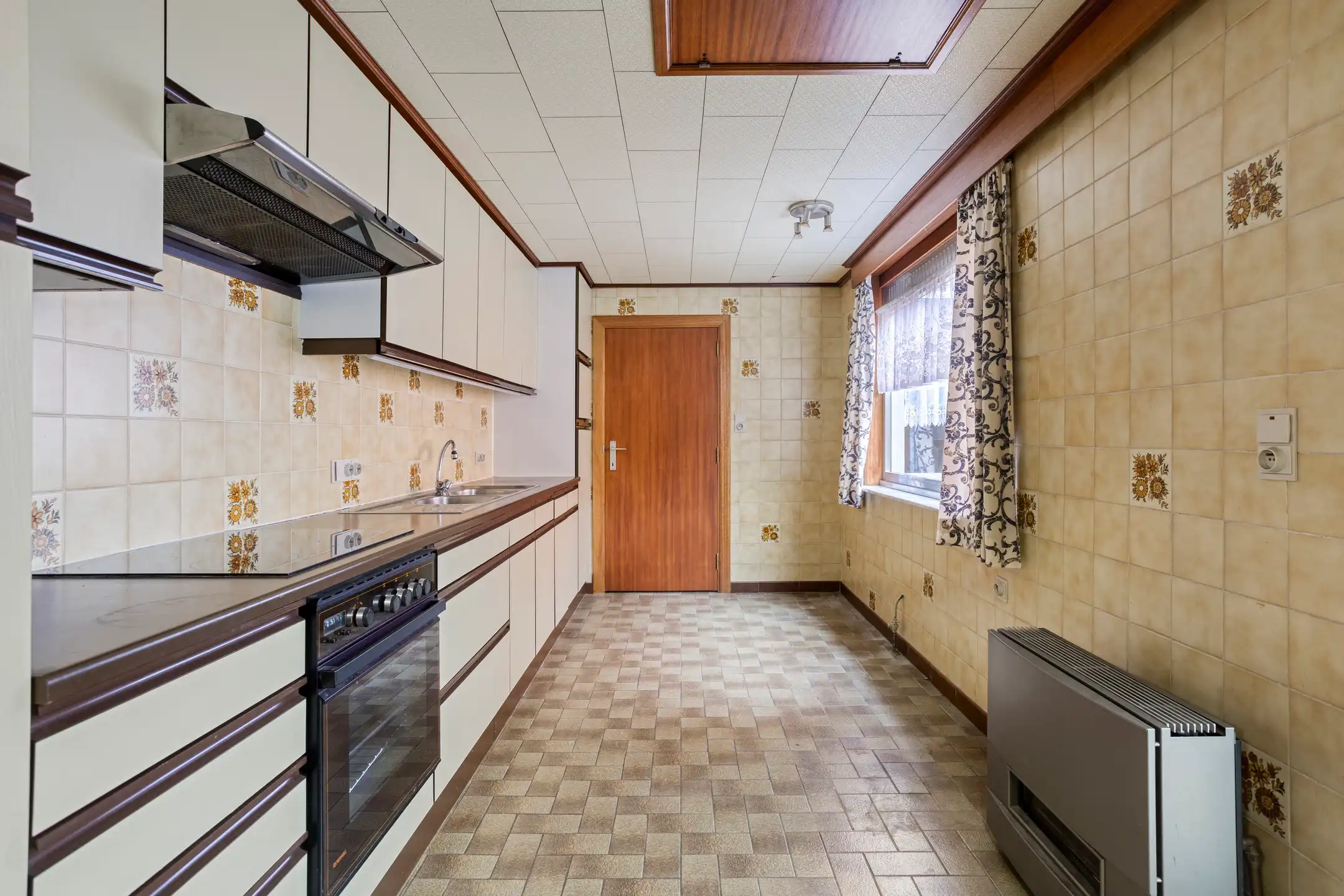 Charmante te renoveren woning met tuin en optionele garage foto 12