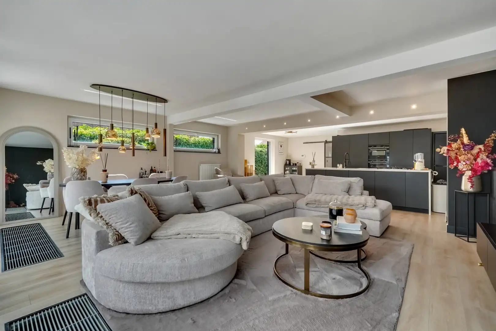 INSTAPKLARE GEZINSWONING MET ZWEMBAD, SAUNA EN RUIME TUIN OP TOPLOCATIE IN LANAKEN foto 8