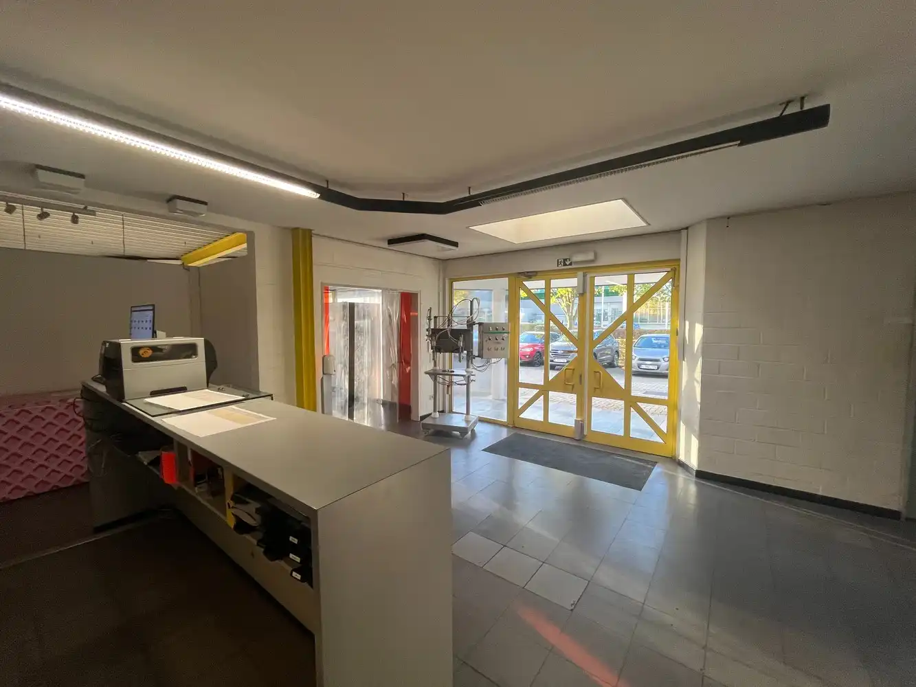 1.144m² Bedrijfsgebouw op 25a38ca foto 2