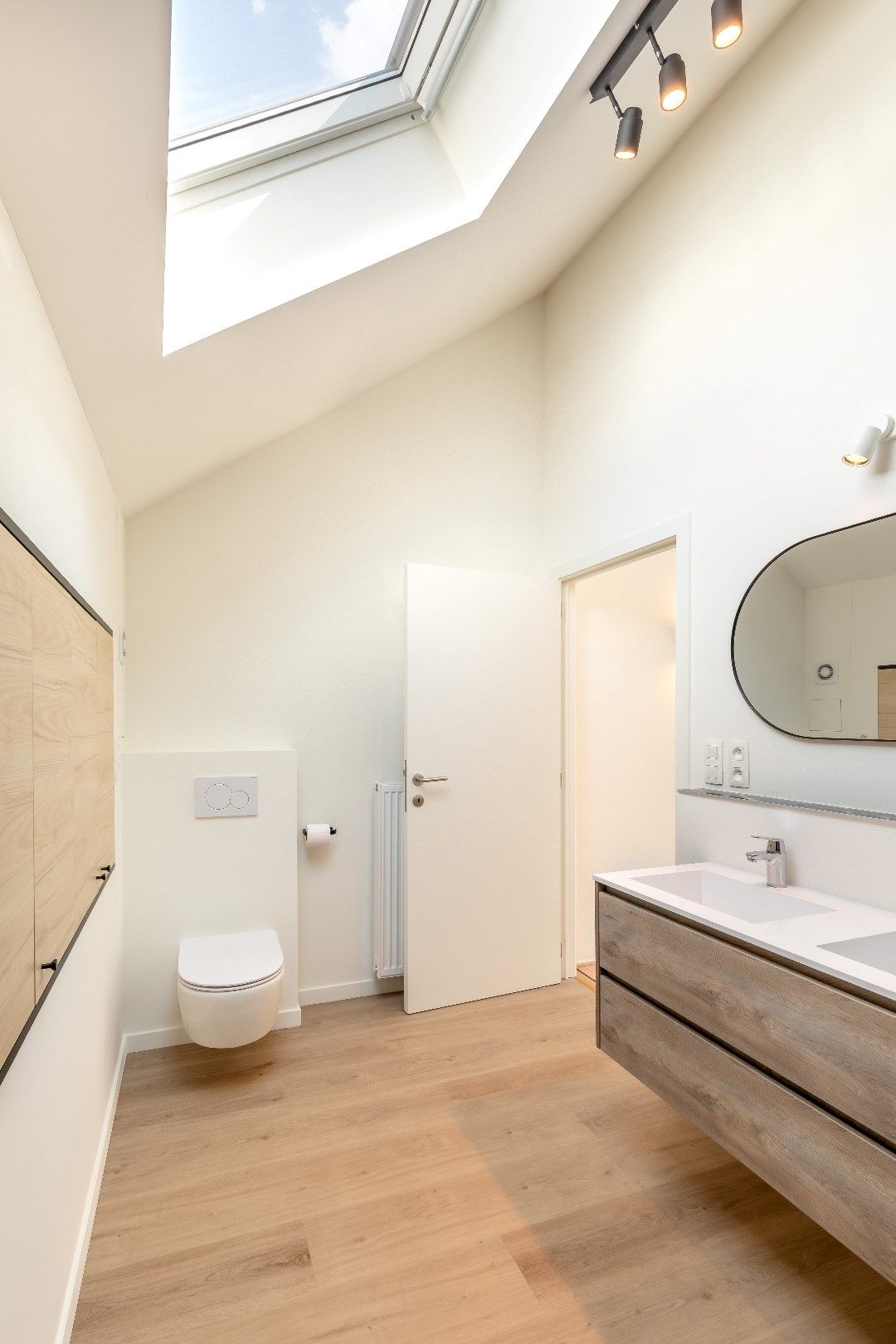 Volledig gerenoveerde woning met 2-slaapkamers. foto 10