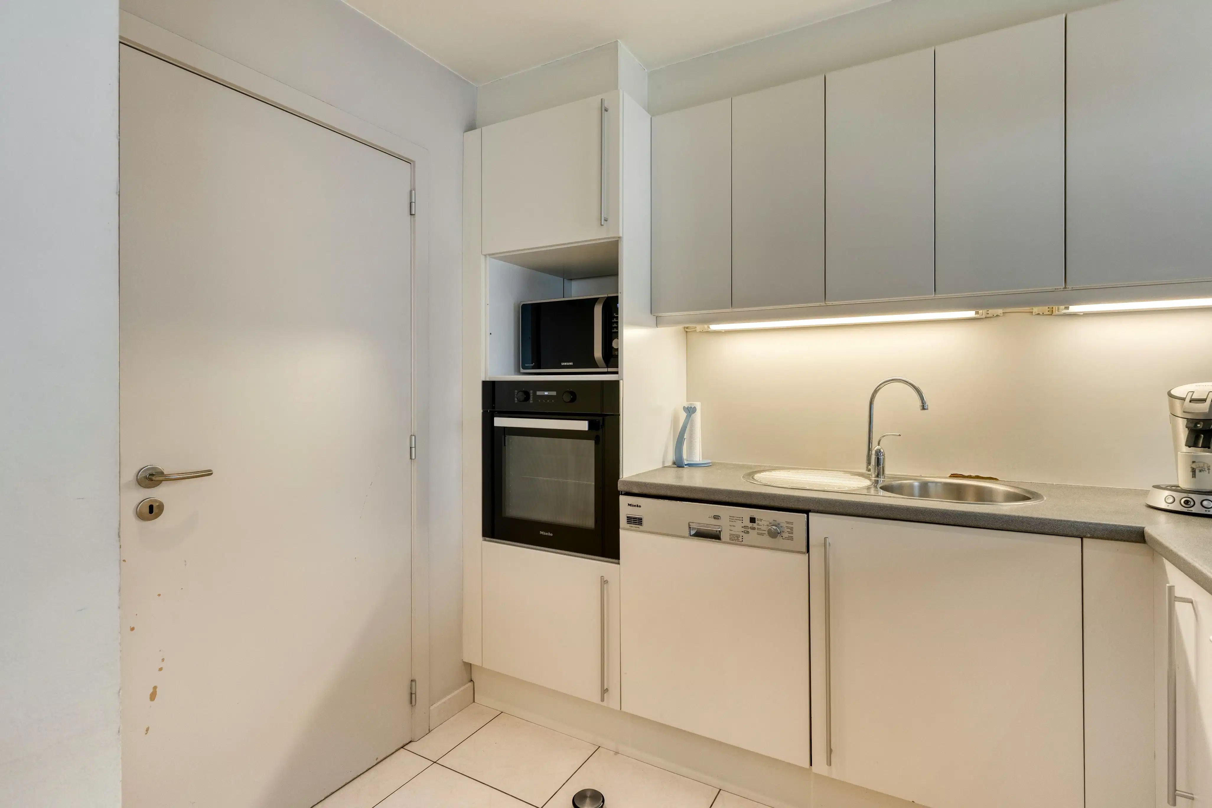 Instapklaar halfopen huis met 4 kamers te koop in Waregem foto 8