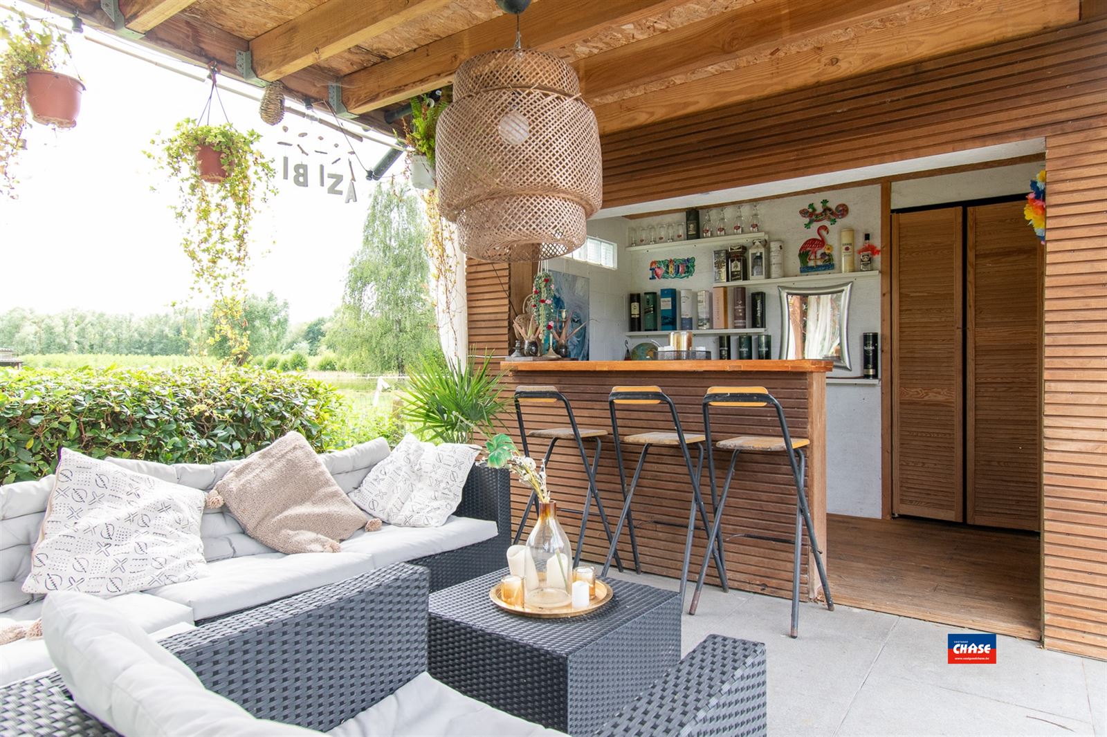 PRACHTIG LANDHUIS MET PRAKTIJKMOGELIJKHEDEN EN ZWEMBAD OP EEN TOTALE OPPERVLAKTE VAN 10a 50ca  foto 6