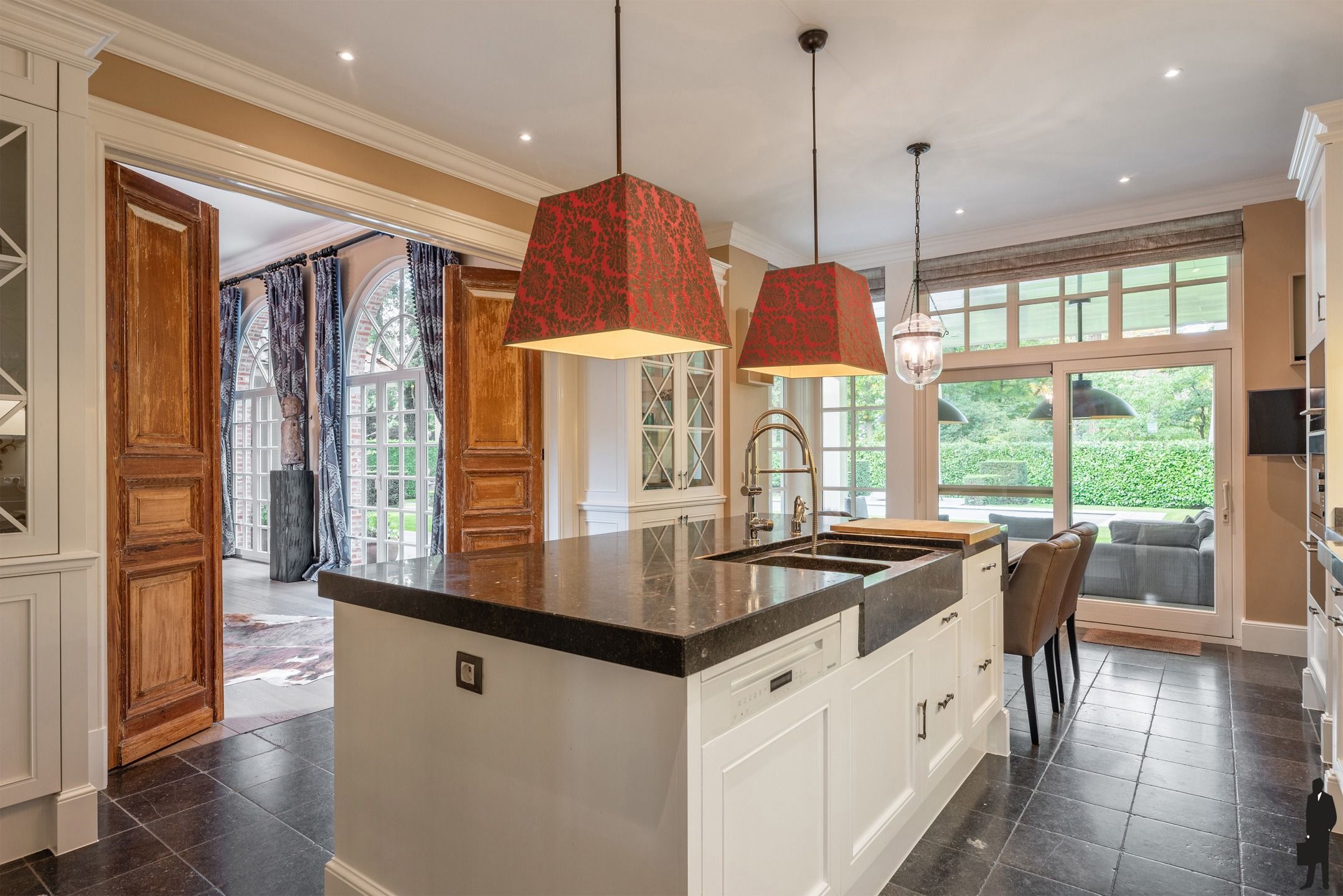 Rietgedekte en tot in de puntjes afgewerkte klassevilla foto 13