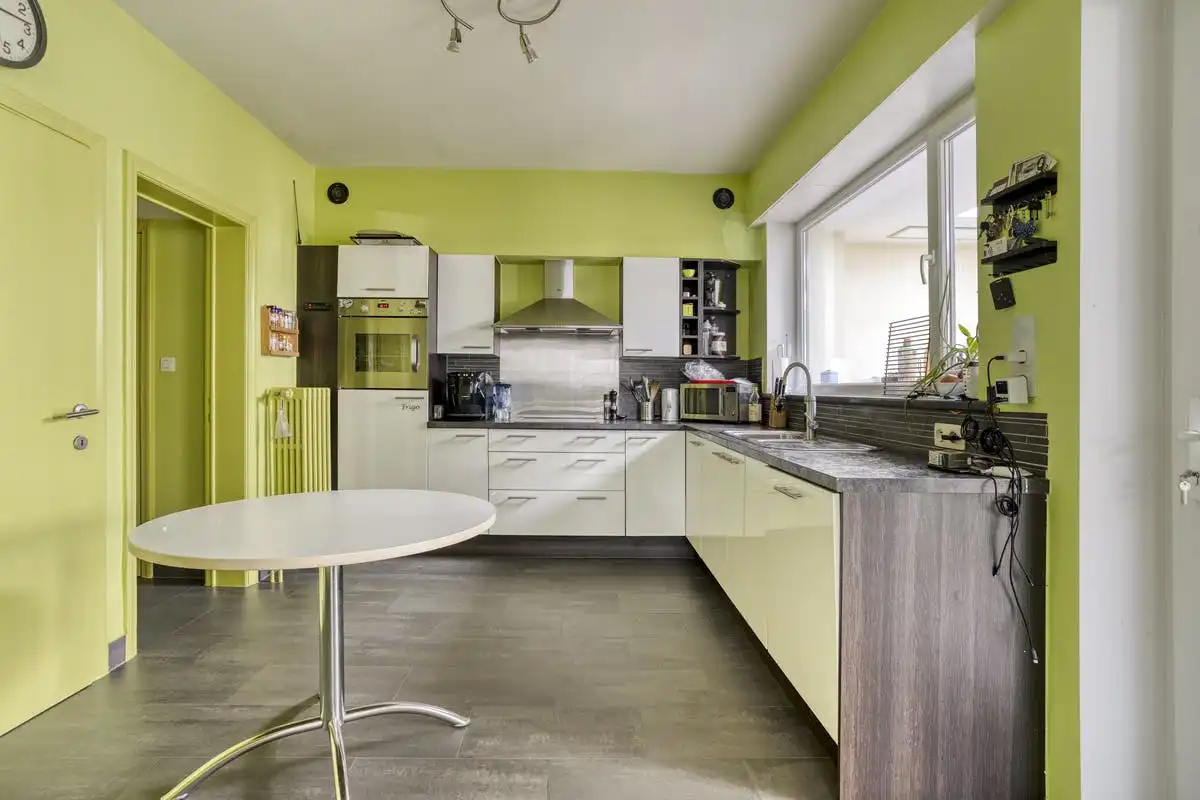 Huis met magazijn/kantoorruimte te koop in Assebroek  foto 3