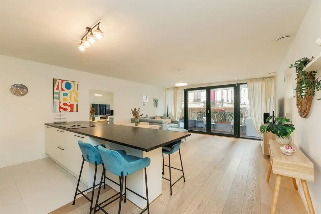 Gerenoveerd appartement met terras foto {{pictureIndex}}