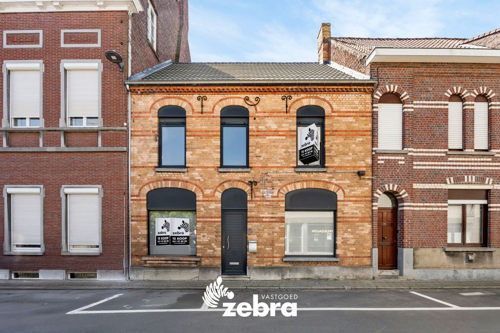 Karaktervolle woning met drie slaapkamers en zuidwestgerichte tuin te Tielt! foto {{pictureIndex}}