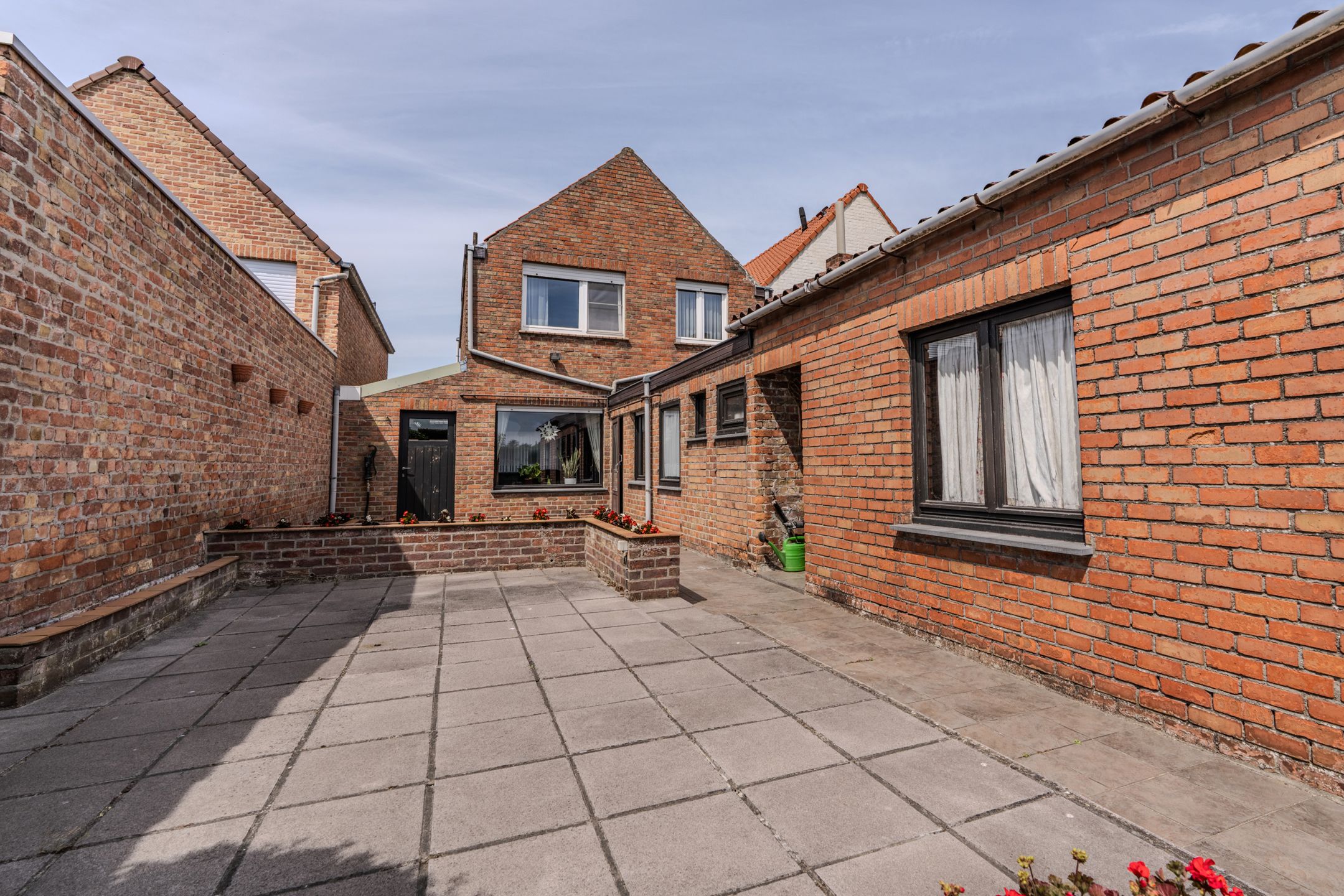 Charmante woning met veel potentieel in hartje Oudenburg! foto 13