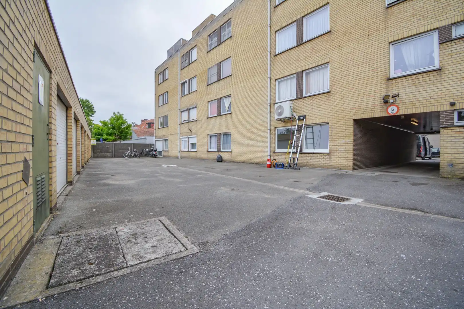 Instapklaar gelijkvloers appartement met garage te Roeselare foto 18