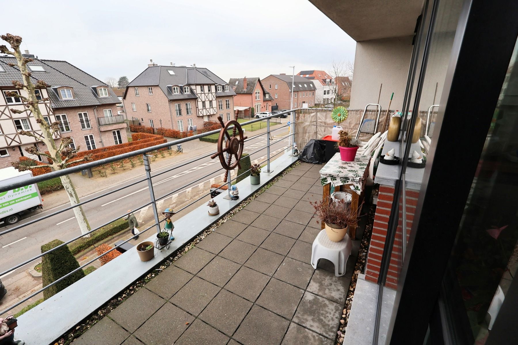 Appartement op de 2de verdieping met terras, kelderberging en autostaanplaats. foto 6