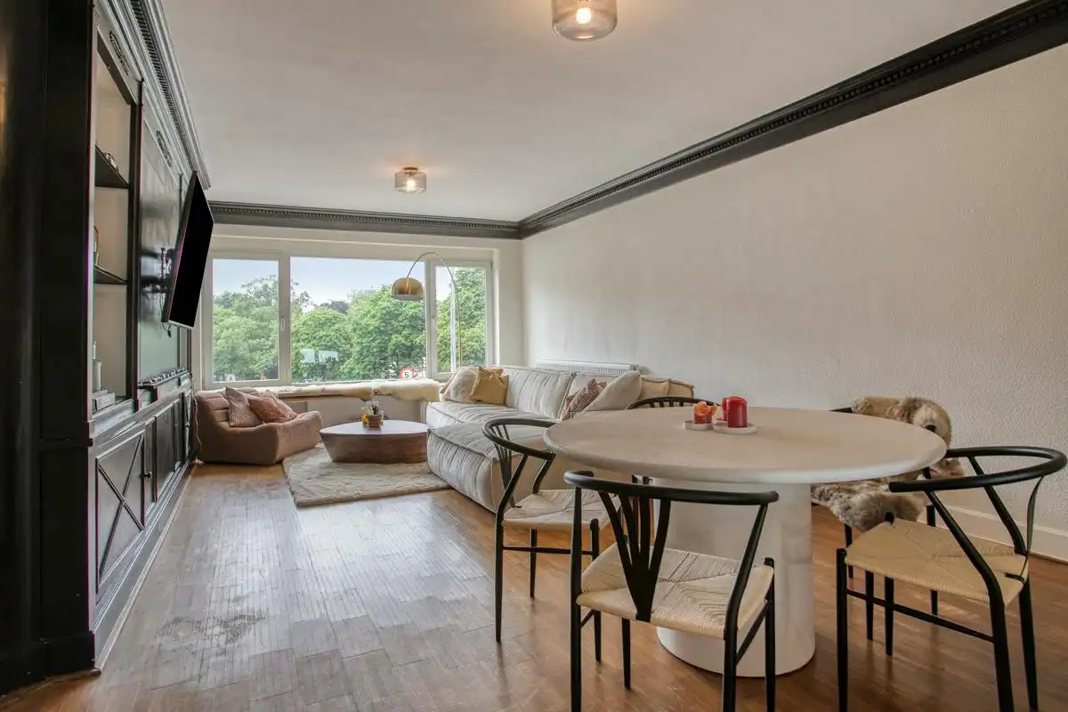 Unieke eigendom met loods en 2 gerenoveerde appartementen  foto 4