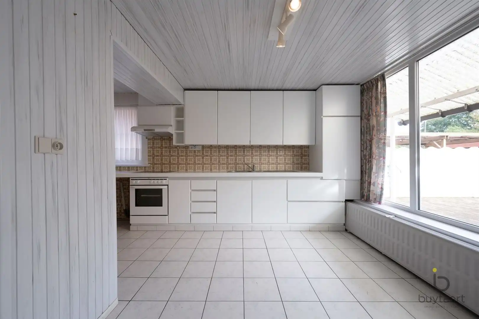 Te renoveren woning op zeer gegeerde locatie te Schilde! foto 7