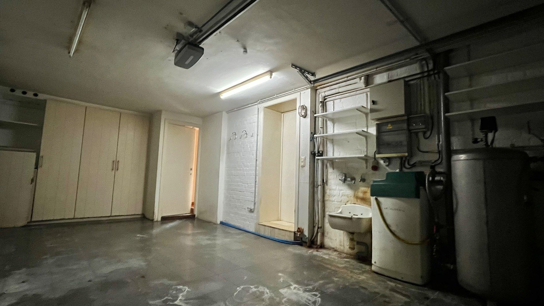 Te renoveren ruime woning op 911 m² te Lendelede – met garage en 5 kamers foto 29