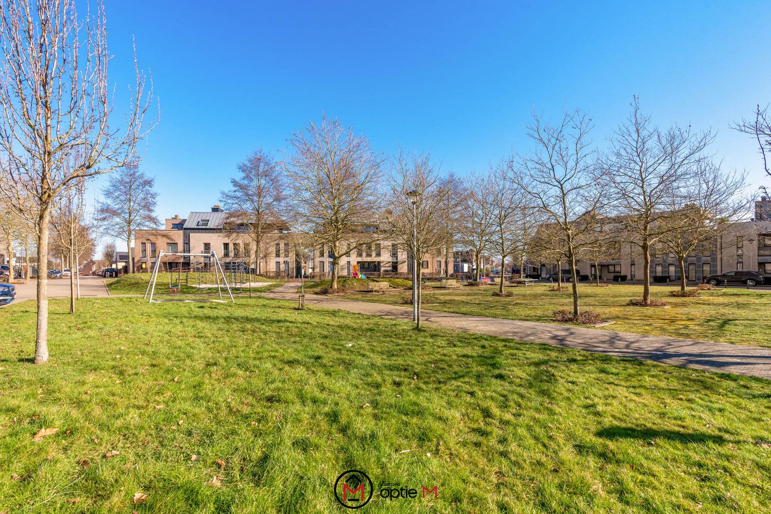 GELIJKVLOERS APPARTEMENT IN BILZEN foto 25