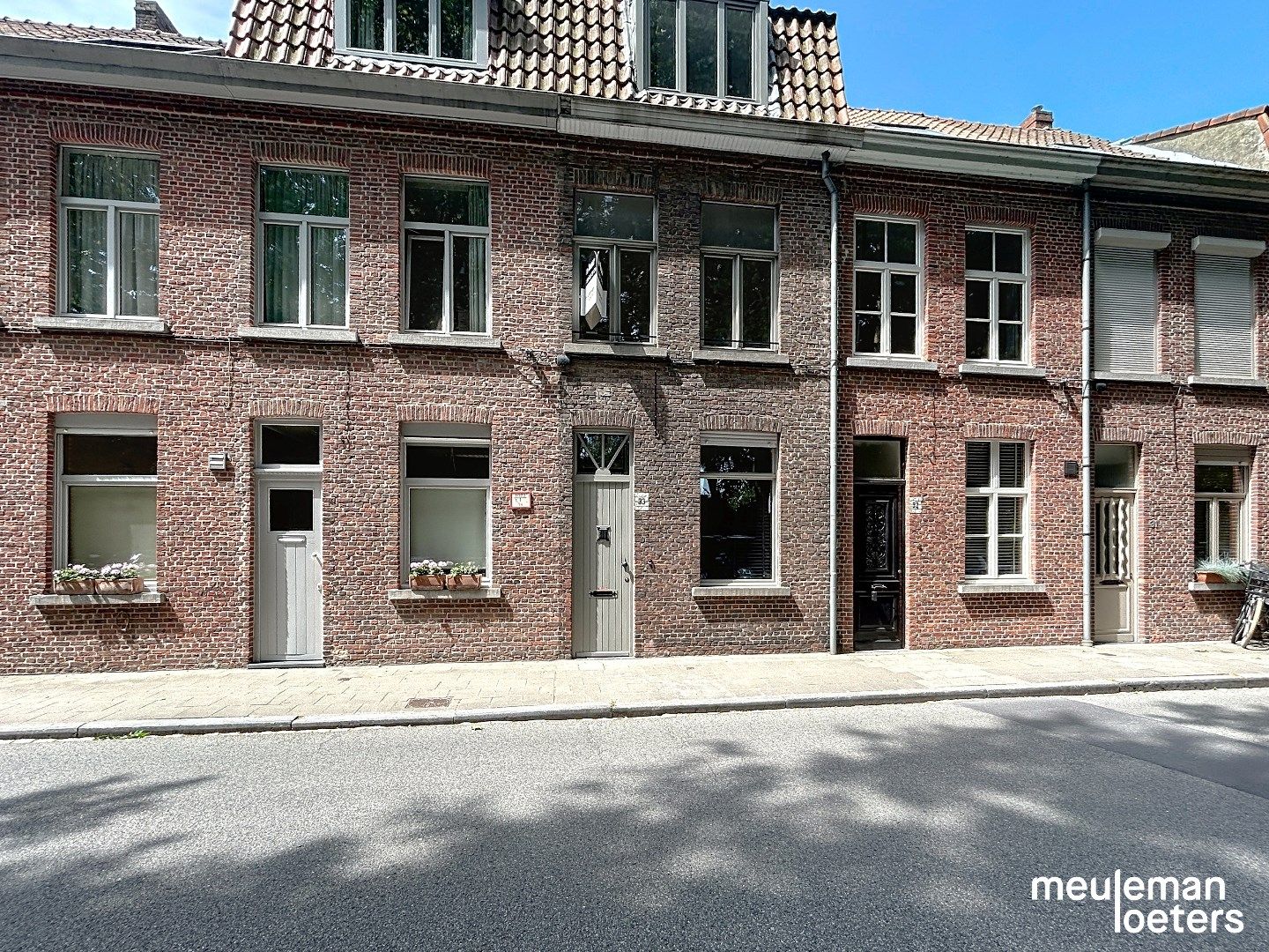 Gerenoveerde instapklare stadswoning met stadsterras foto 15