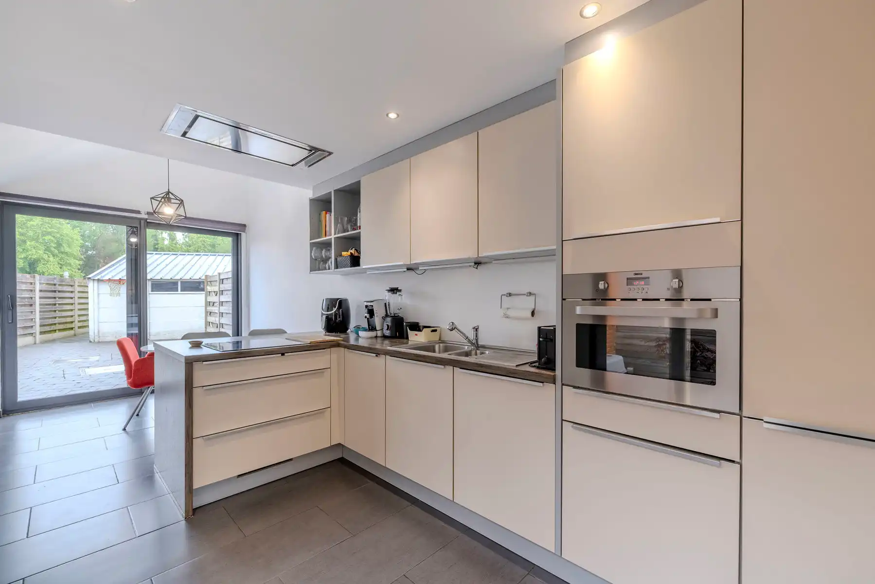 Gerenoveerde woning met o.a. 3 slaapkamers foto 24