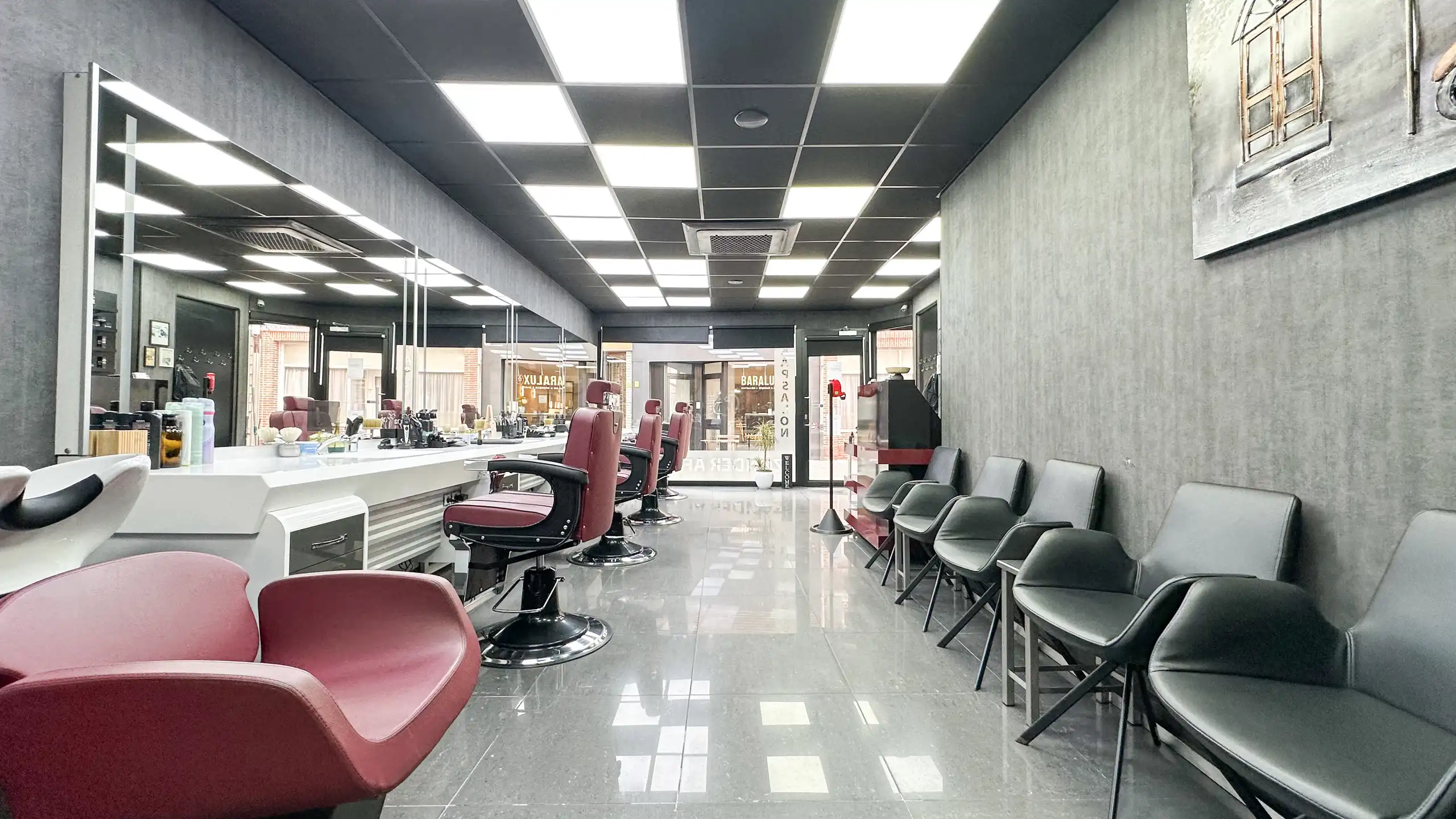 Vernieuwde Kapperszaak op topligging in het Hart van Diest! foto 5