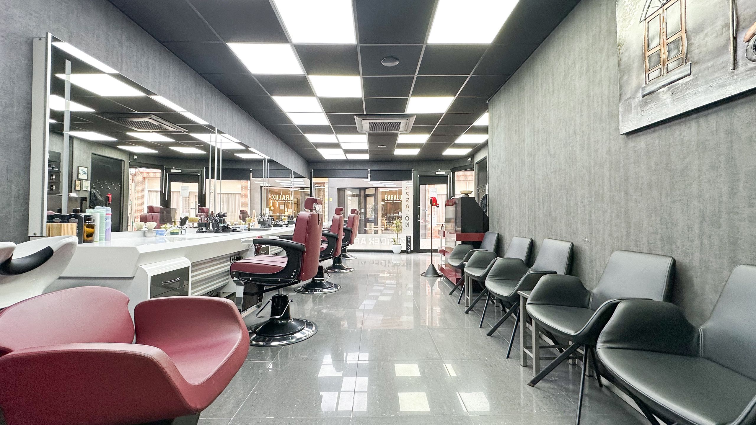 Vernieuwde Kapperszaak op topligging in het Hart van Diest! foto 5