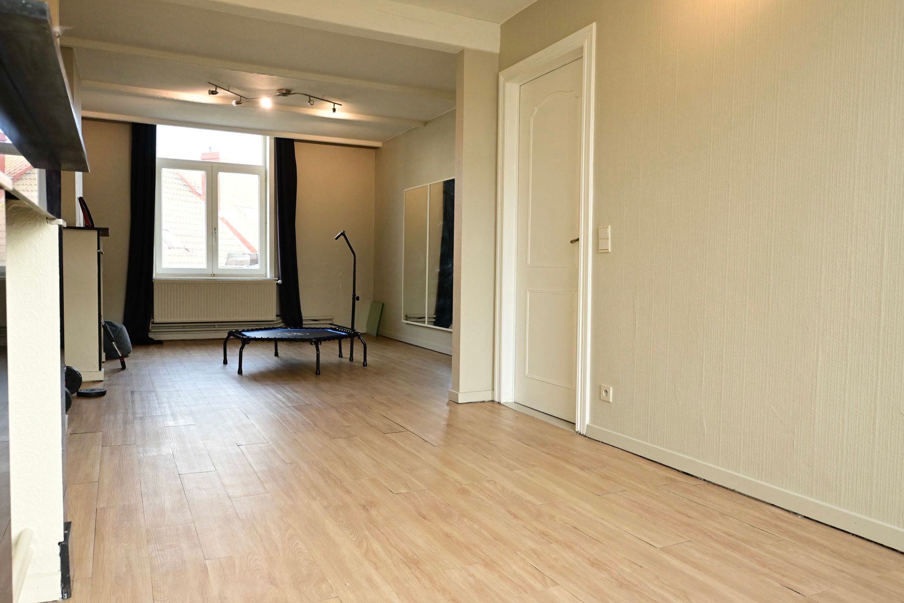 Ruim gerenoveerd herenhuis in Oostende. foto 14