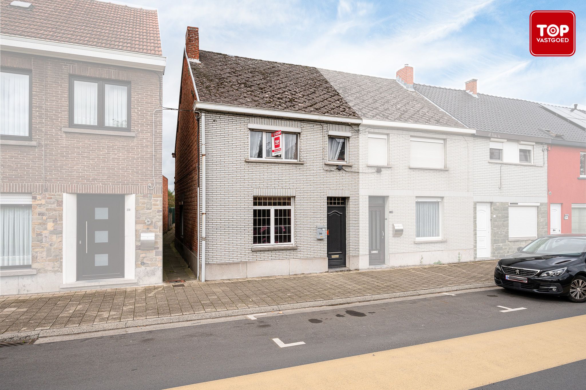 Te renoveren woning met 4 slaapkamers op perceel grond van 1605m² foto {{pictureIndex}}