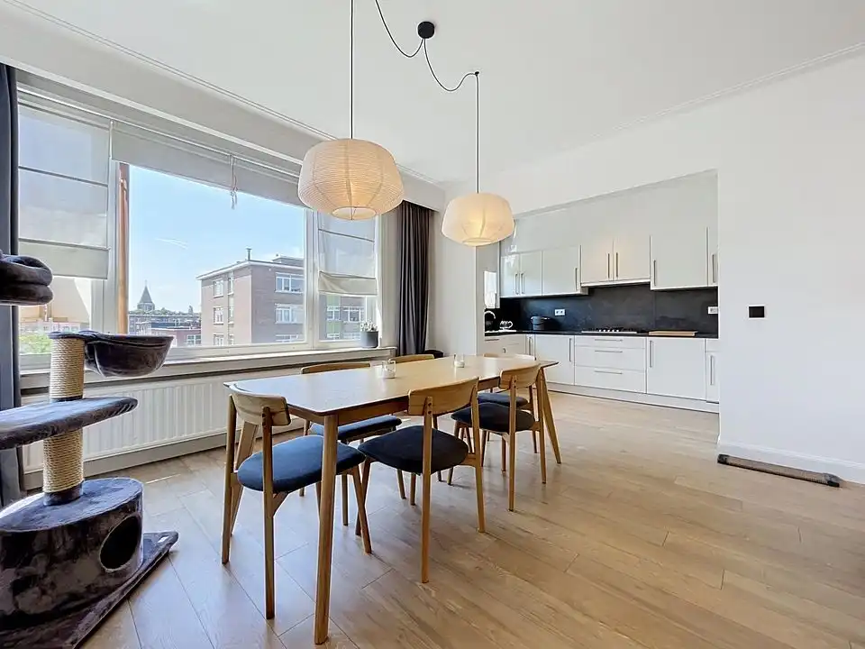 Lichtrijk en instapklaar 3-slaapkamerappartement (106 m²) met garage en gunstig EPC (B) op toplocatie in Wilrijk! foto 3