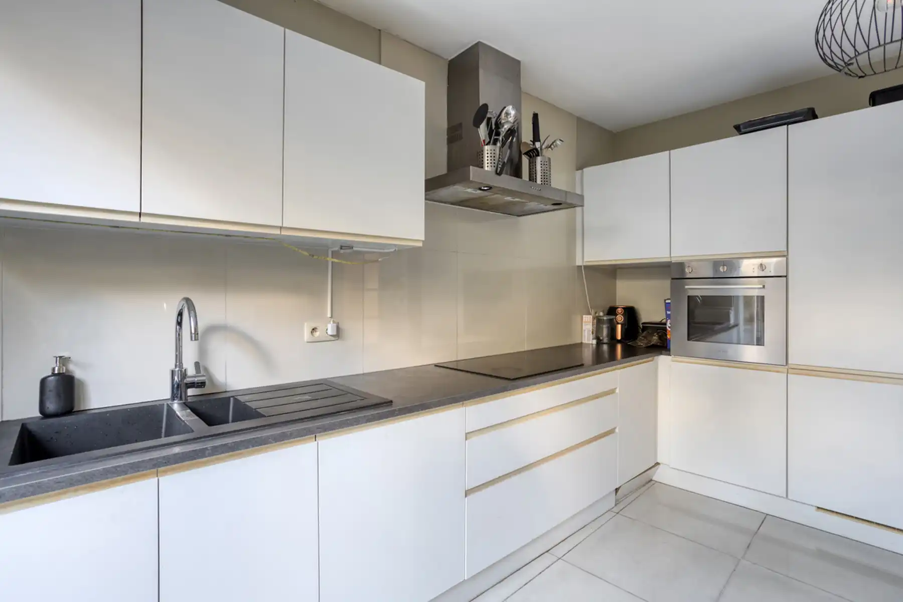 Ruime halfopen bebouwing op een strategische locatie. foto 8