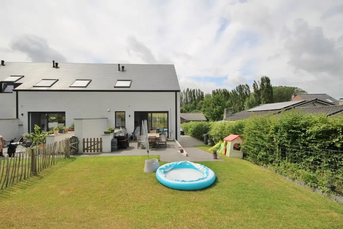 Moderne woning met 3 slaapkamers en tuin in het rustige Landen foto 24