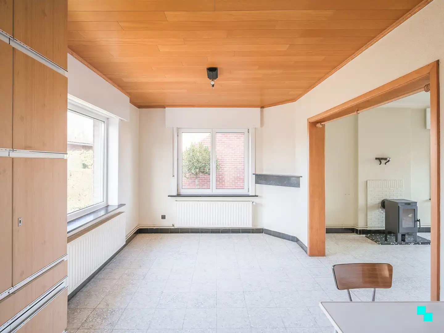 Te renoveren woning met garage en unieke tuingrond grenzend aan het bos foto 8