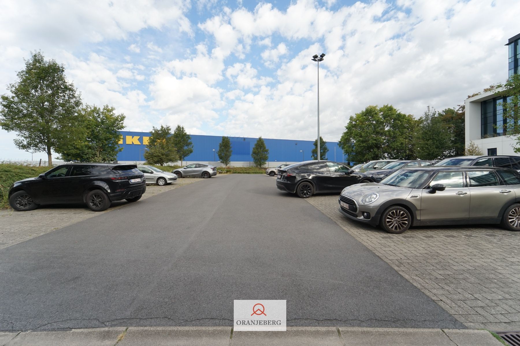 In de schaduw van de IKEA: winkel-magazijn van 750 m² +P! foto 32