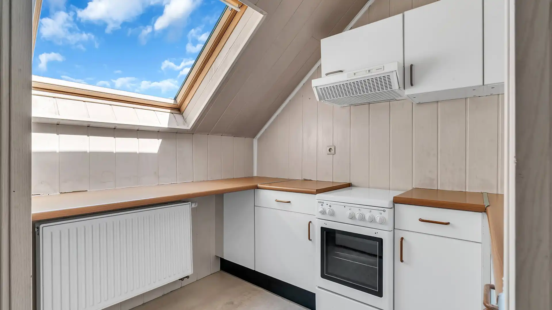 Ruime en instapklare woning met zwembad in Genk (Bret) foto 33