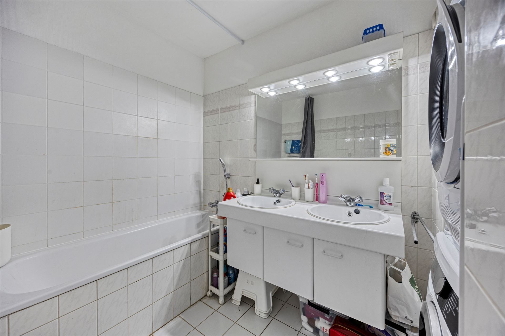 Ruim 2-slaapkamers appartement in goede staat + 30.000 EUR (dubbele garage) foto 13