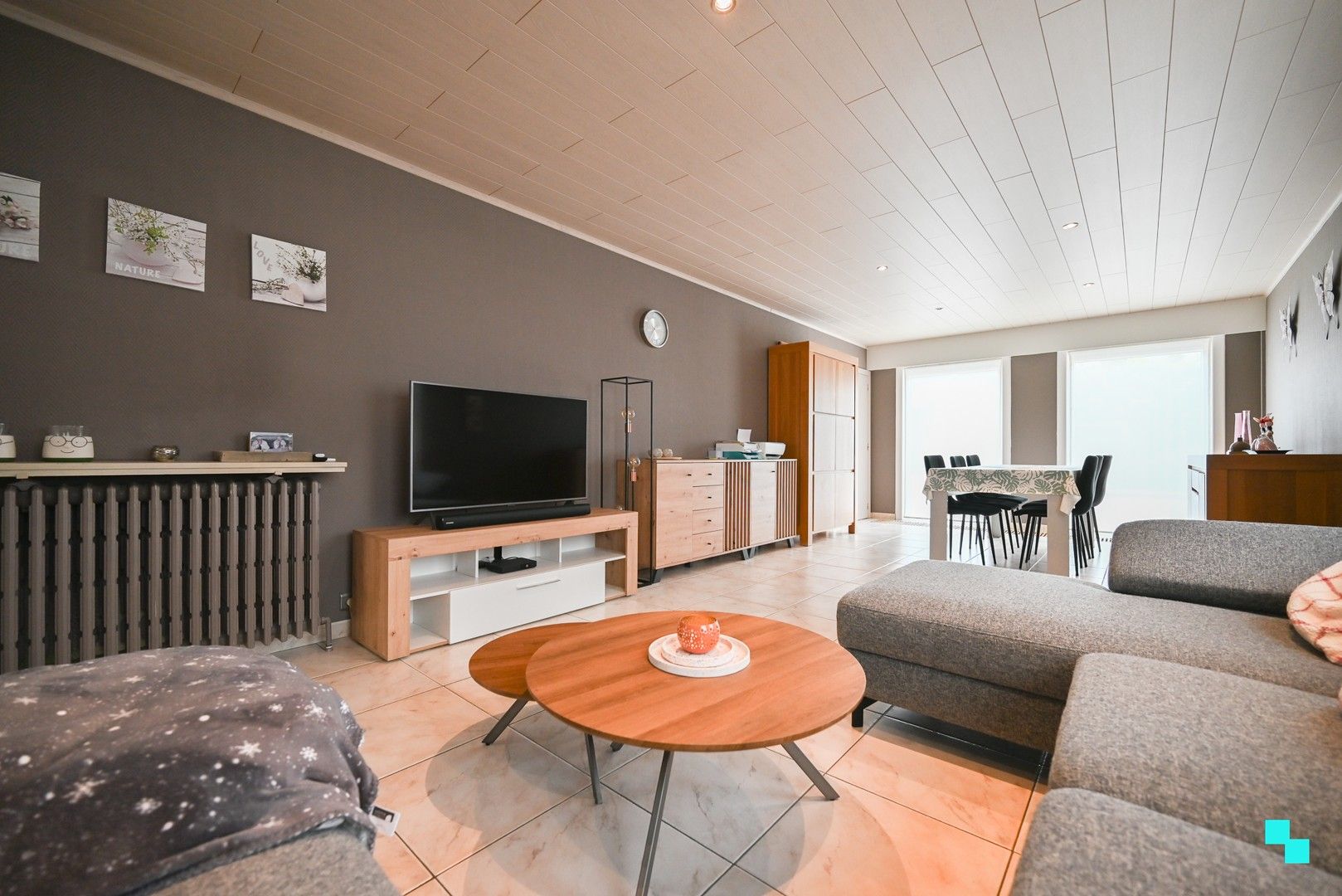 Gunstig gelegen ééngezinswoning te Sint-Eloois-Winkel met dubbele carport, garage en 4 slaapkamers foto 3