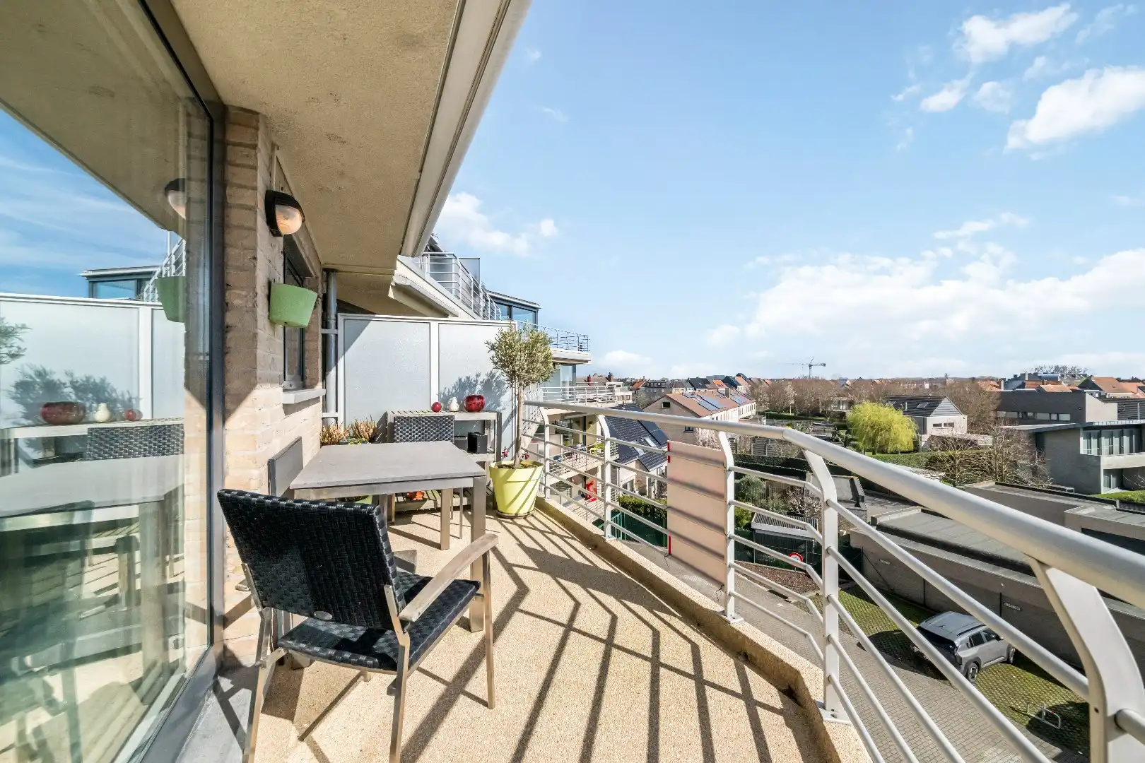 Ruim appartement + GARAGEBOX foto 5