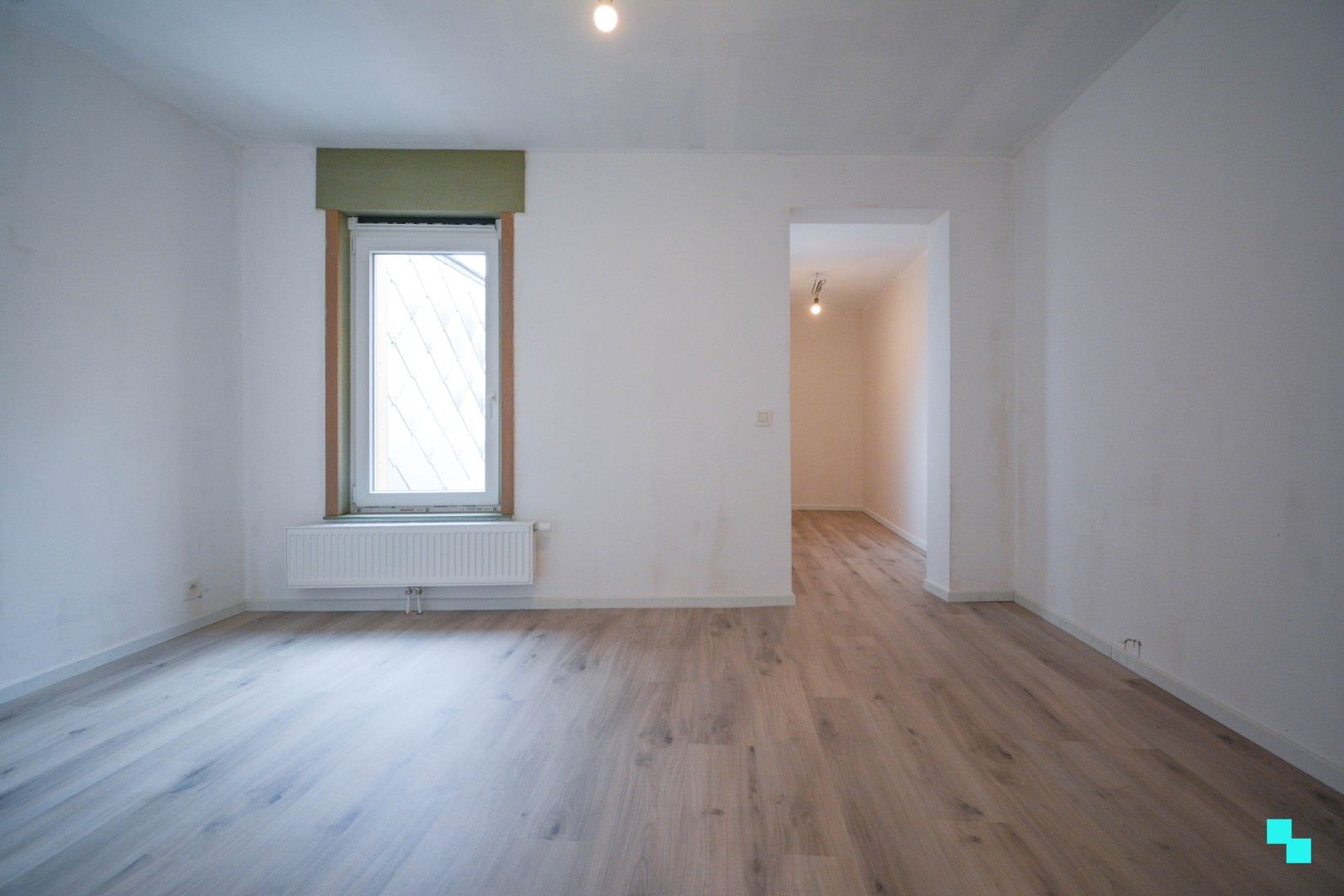 Totaal gerenoveerde woning met garage te centrum Roeselare foto 21