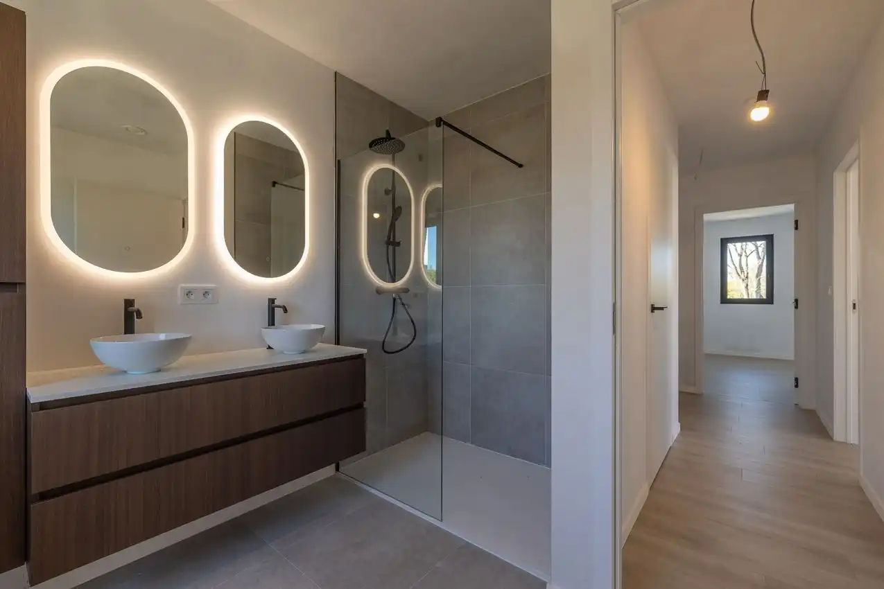 Kwalitatief afgewerkte nieuwbouwwoning met 3 slk. foto 15
