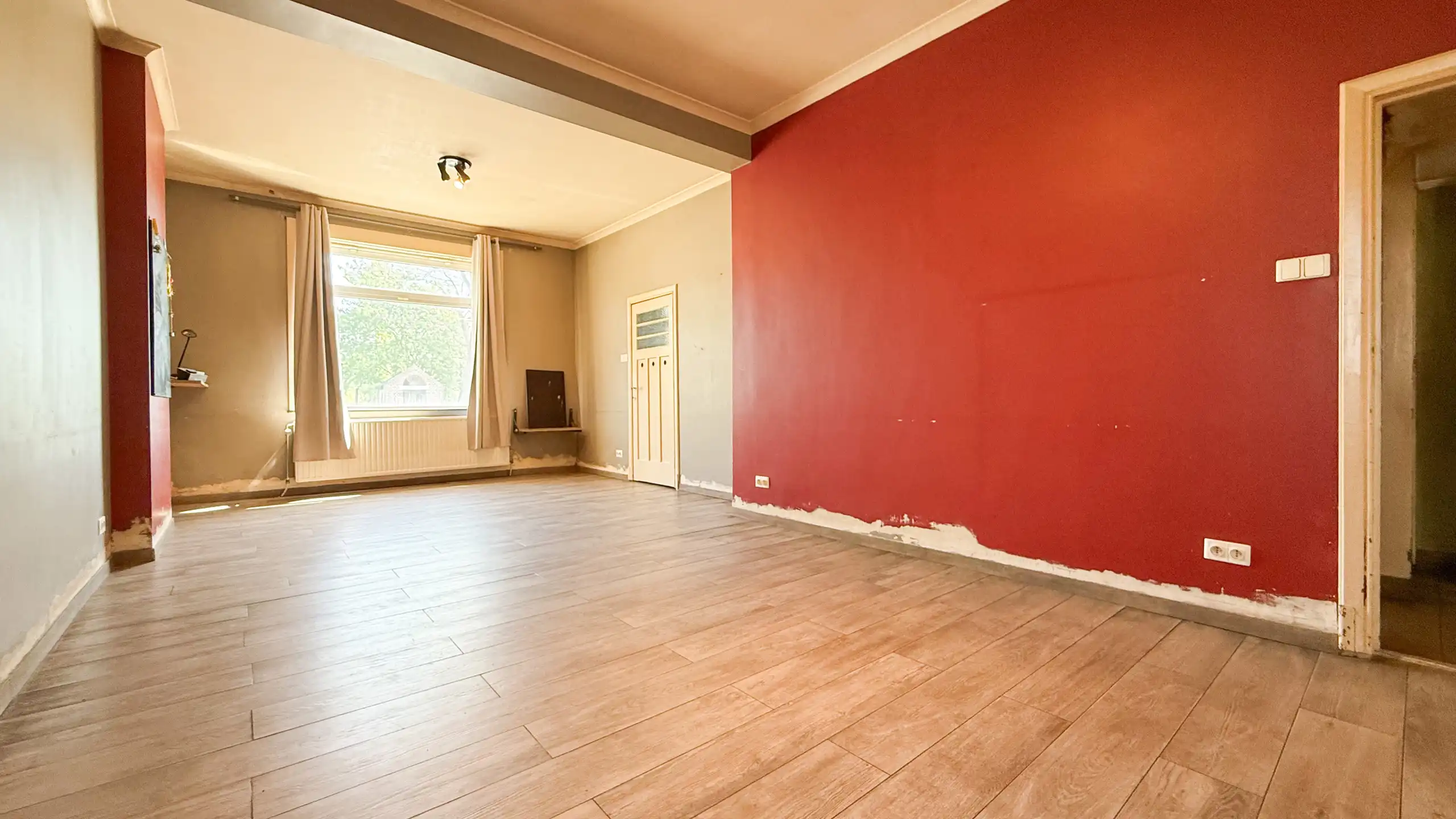 Te renoveren woning met 3 slpkms op ruim perceel van 8a58ca! foto 5