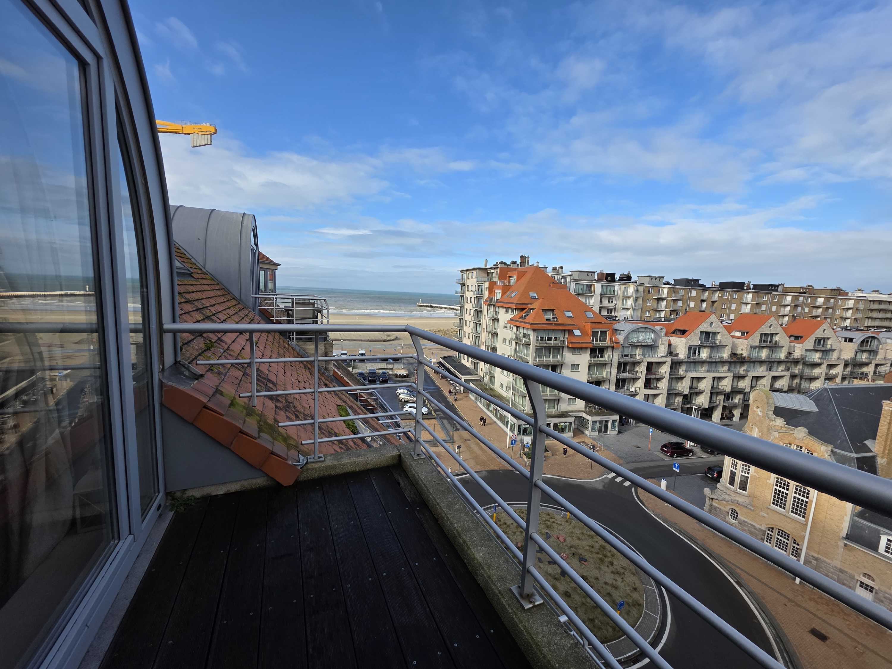 Instapklaar dakappartement met zeezicht op centrale ligging te Nieuwpoort foto 2